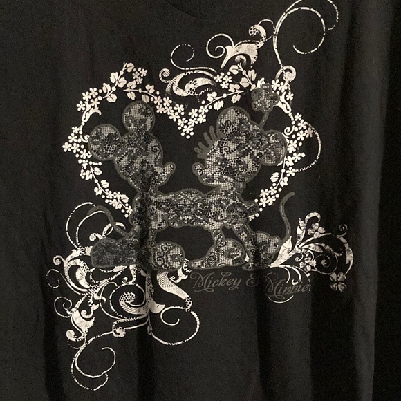 Disney Black and White, 100% Cotton, Mickey and Minnie T-Shirt. Size XL - Picture 1 of 4